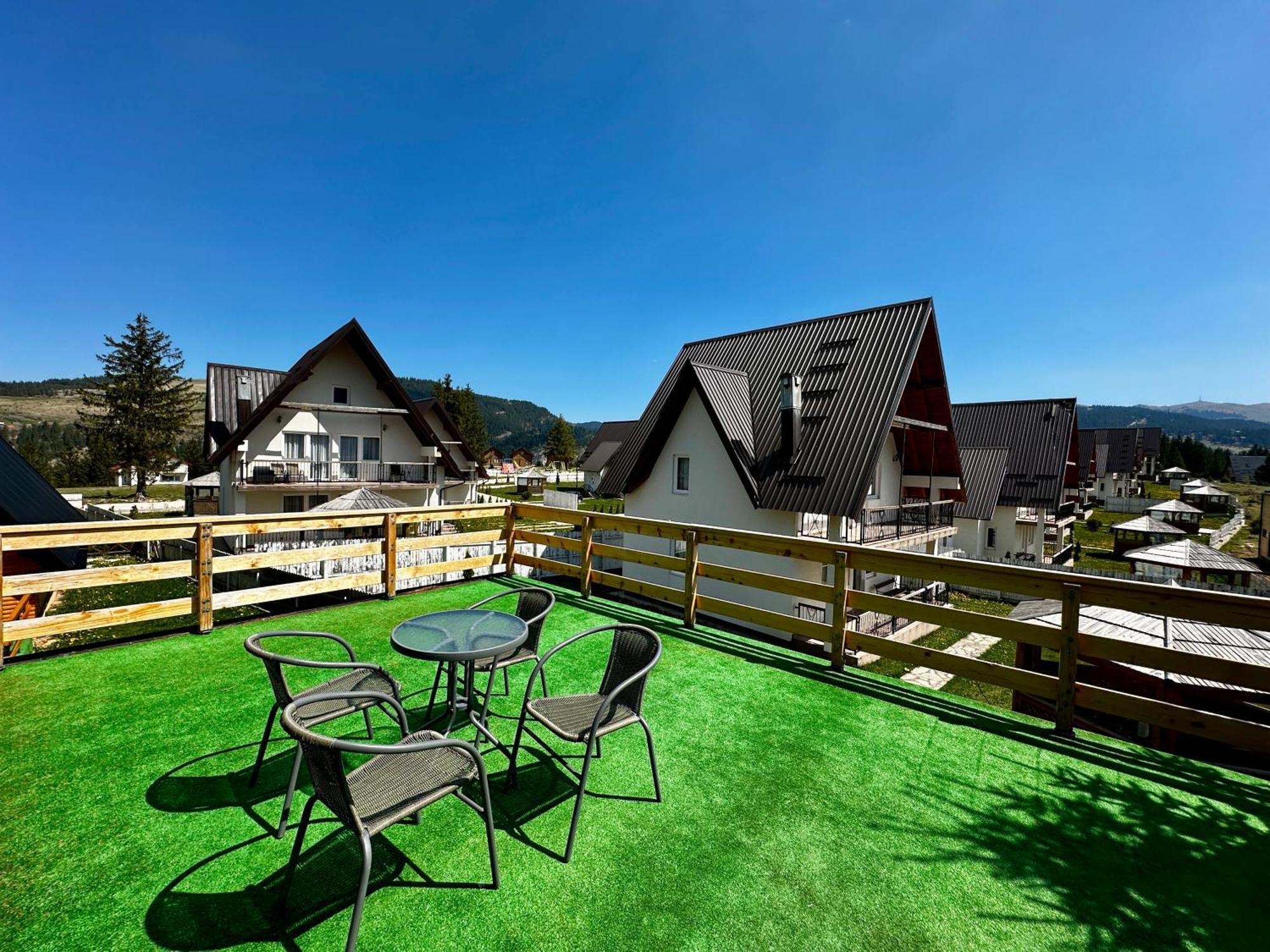 Krajina Iv & Jacuzzi Holiday home Vlasic