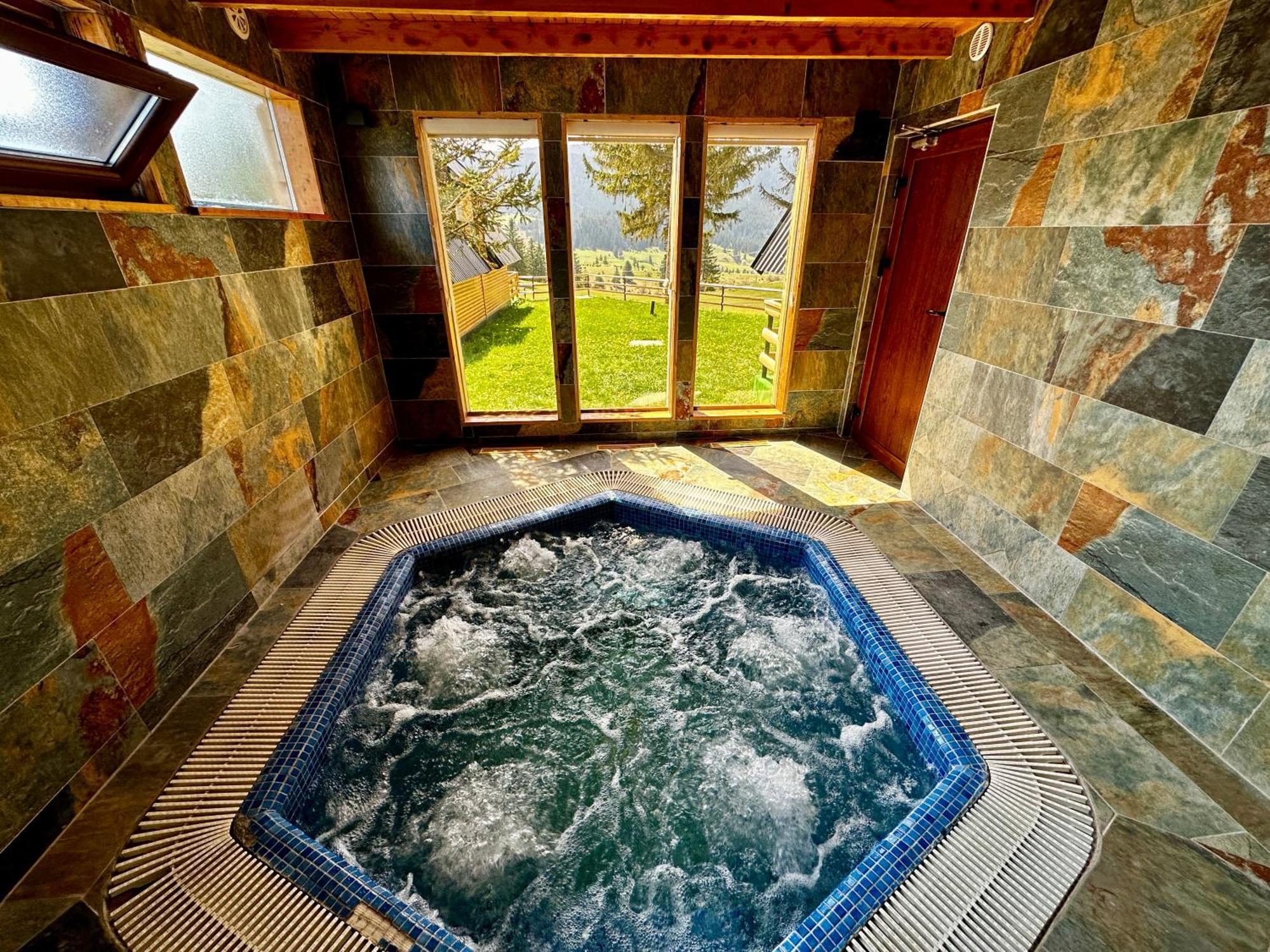 Krajina Iv & Jacuzzi Holiday home *